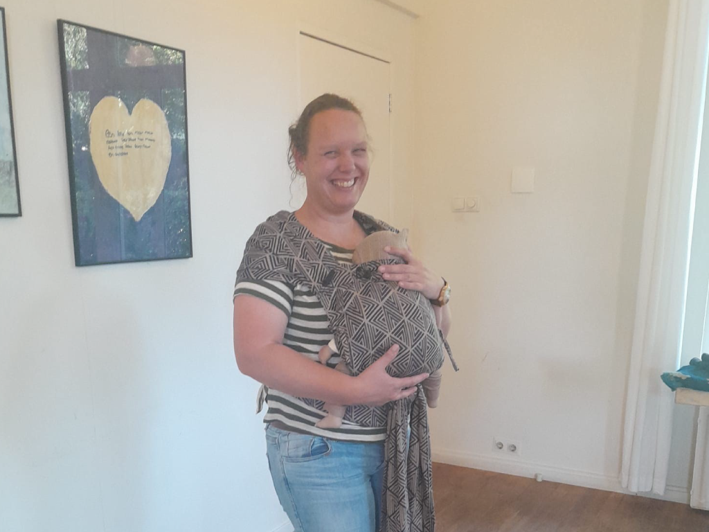 Ellen gediplomeerd draagdoek consulent - Fysiotherapeutisch Centrum  Dinxperlo